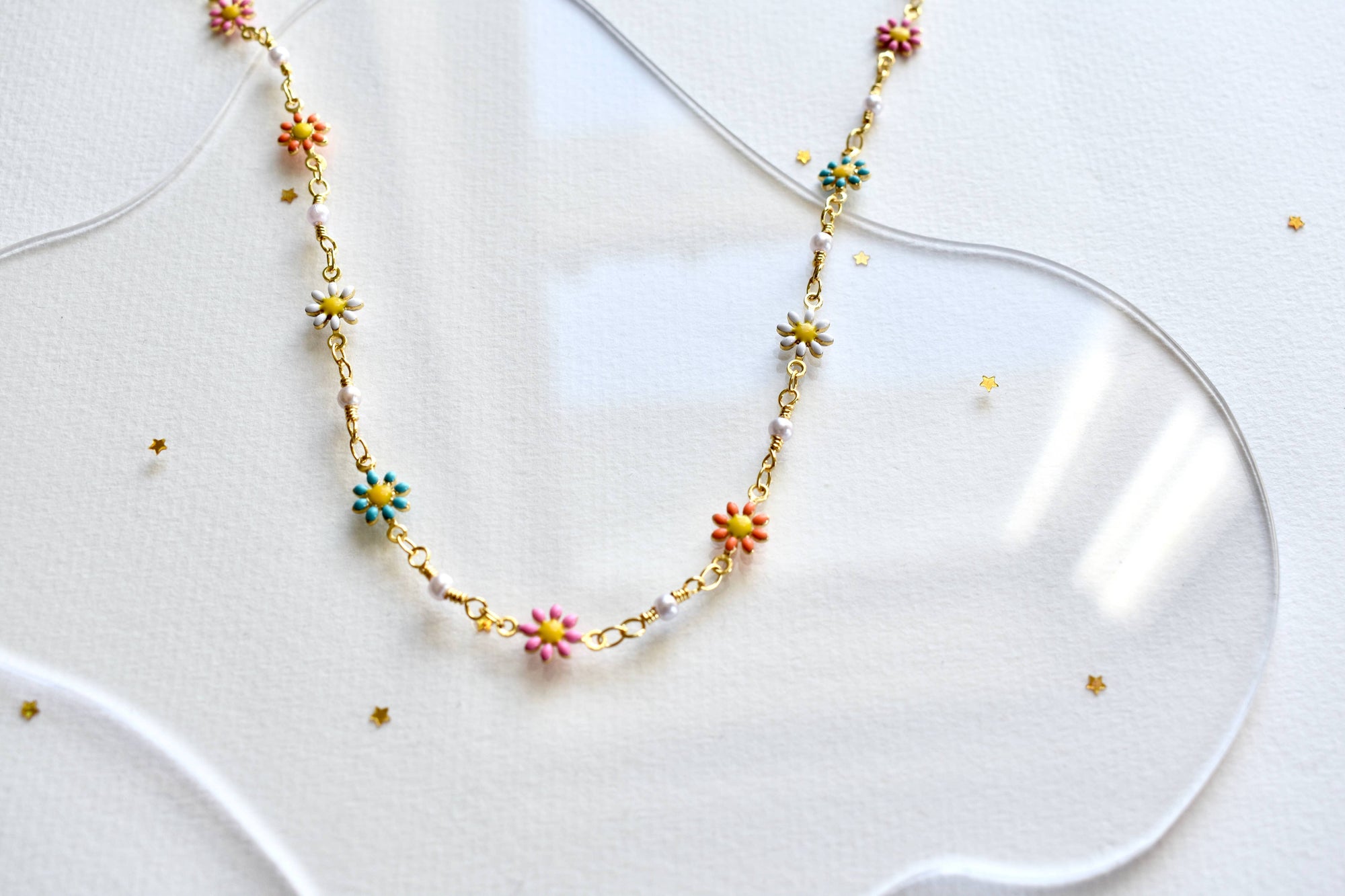 Bright Daisy Flower Pearl Chain Necklace