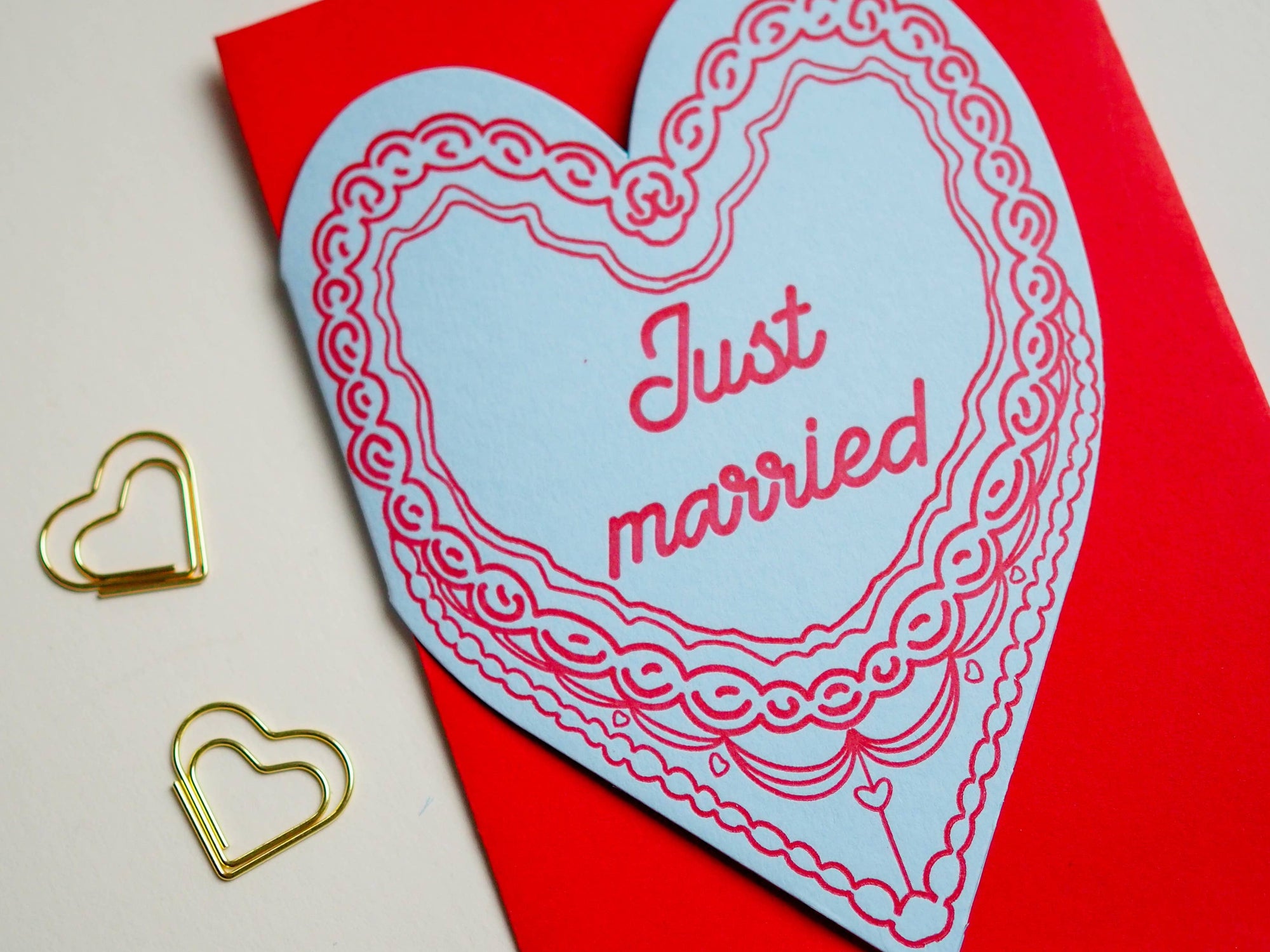 Just married wedding cake heart card