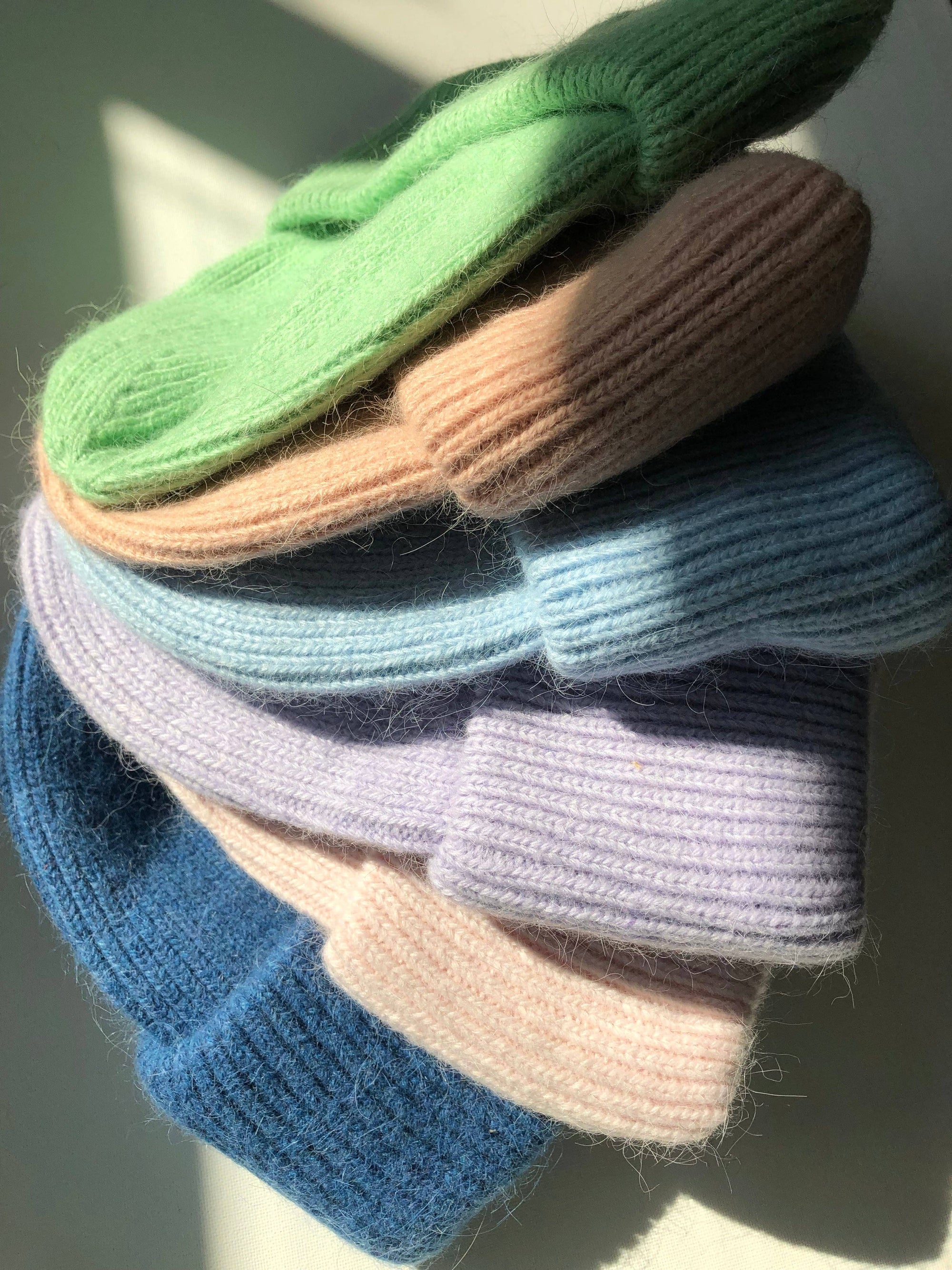 ROYAL ANGORA WOOL BEANIE - snow pastel