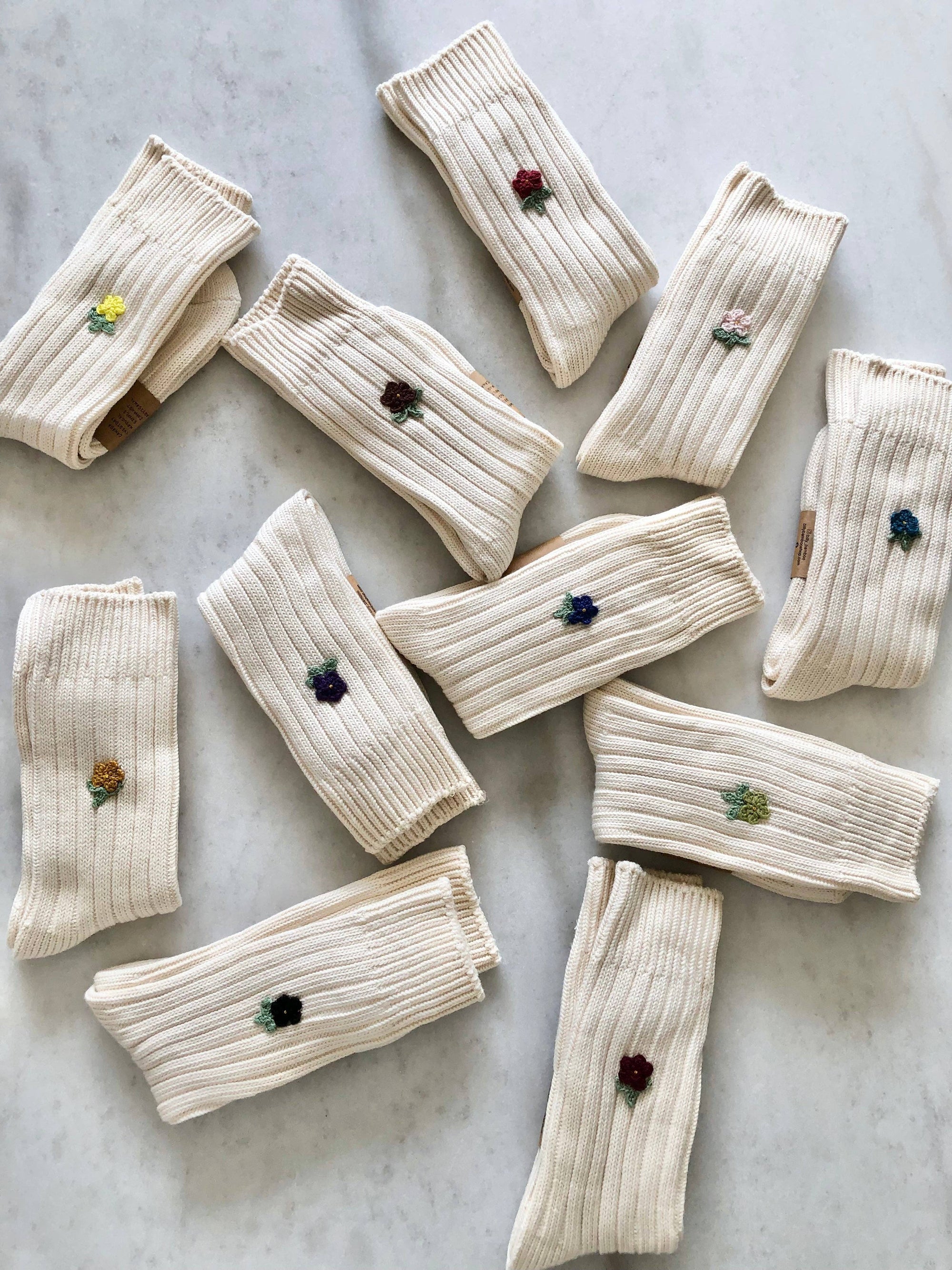 CROCHET FIELD ROSE SOCKS