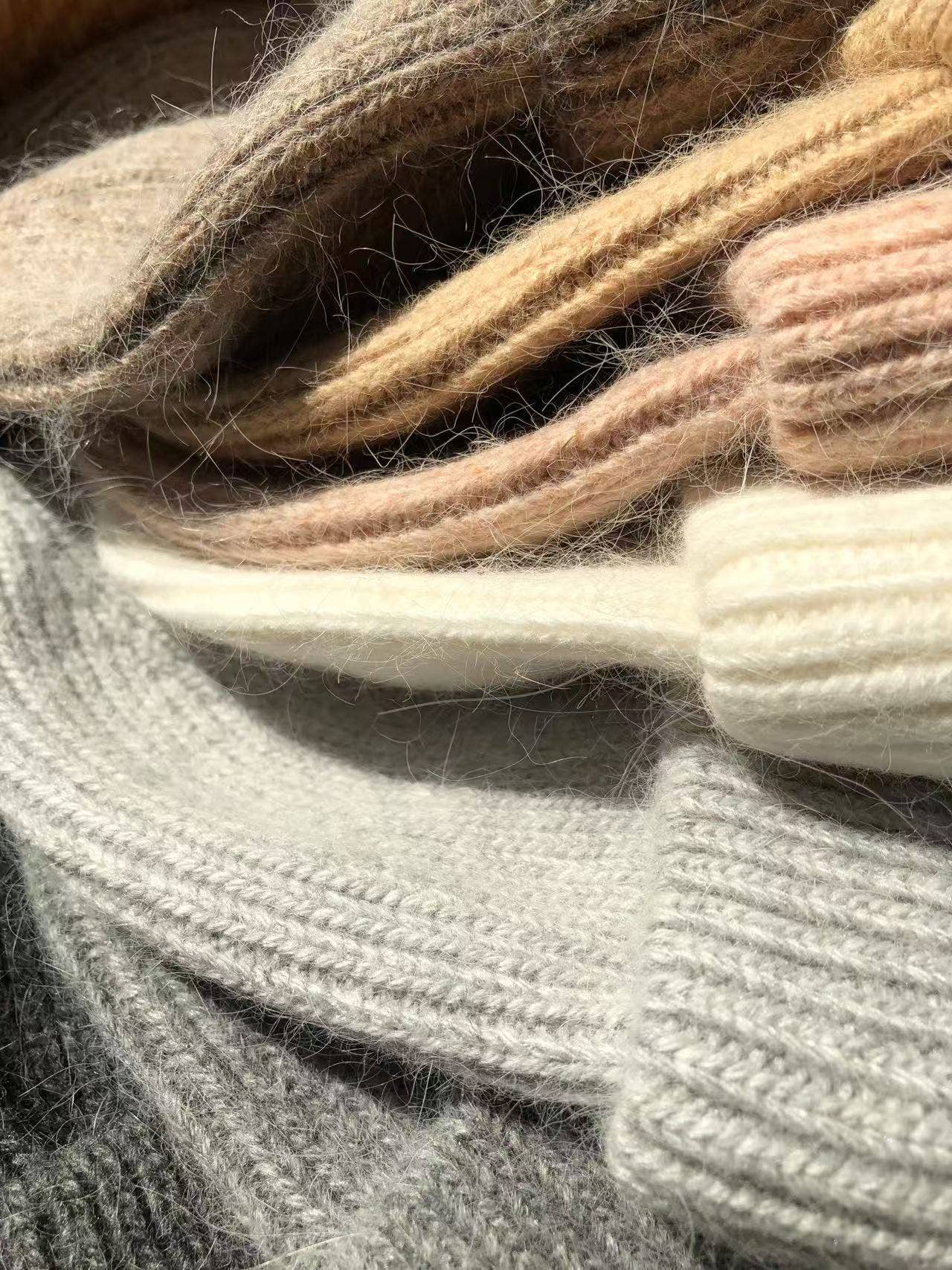 ROYAL ANGORA BEANIE - neutral