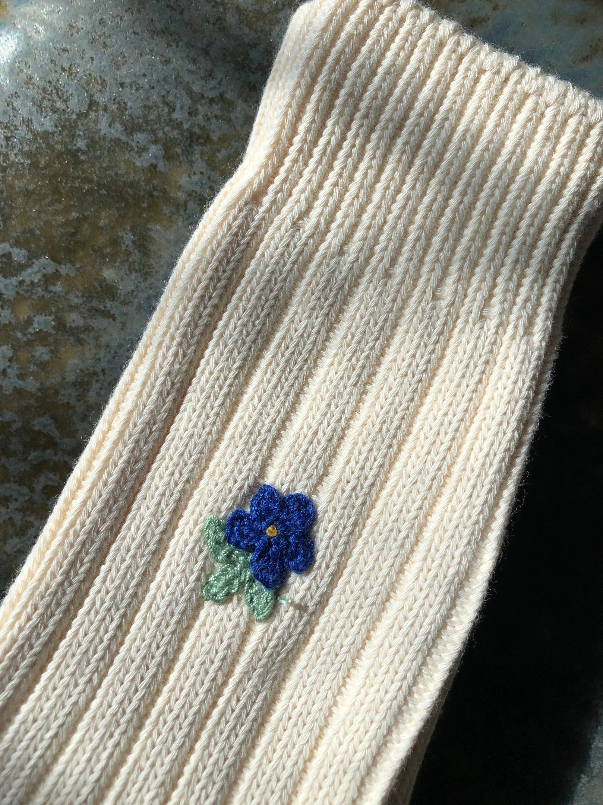 CROCHET FIELD ROSE SOCKS