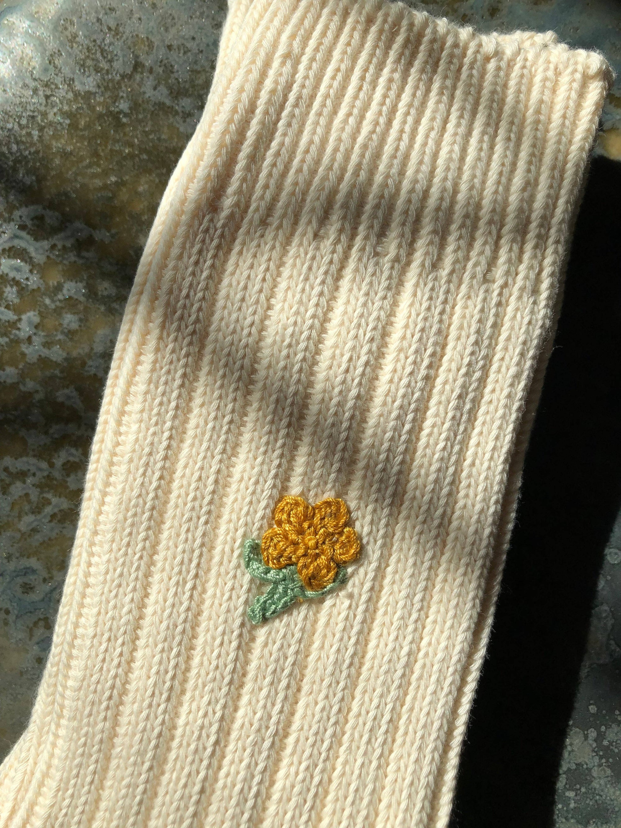 CROCHET FIELD ROSE SOCKS